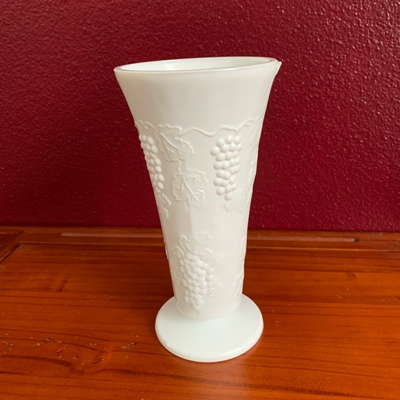 Vintage Milk Glass Footed Vase, Indiana Colony Harvest Grapes & Leaves Pattern - Picture 4 of 4